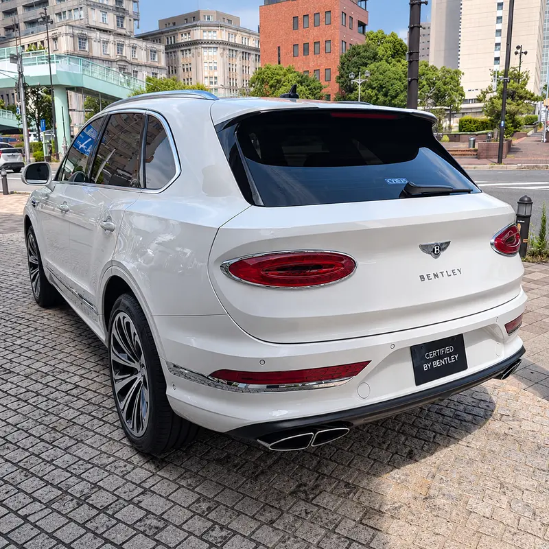 White Bentley Bentayga reviewed before approving a dealer purchase in Japan
